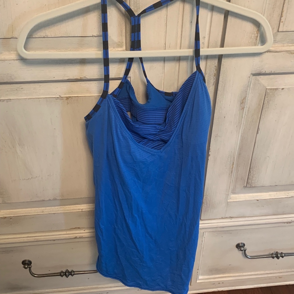 Lululemon workout top with built in sports bra